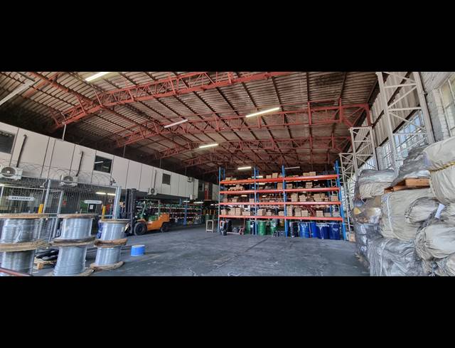 2,709M² WAREHOUSE FOR SALE IN JACOBS